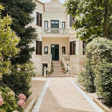 Seven Cafe & Hotel Pogradec Exterior photo