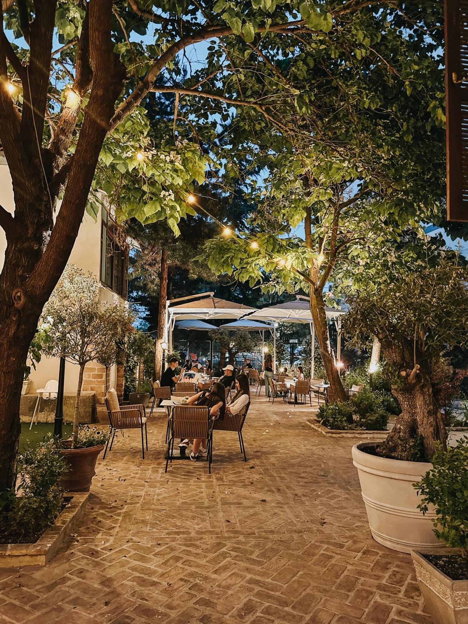 Seven Cafe & Hotel Pogradec Exterior photo
