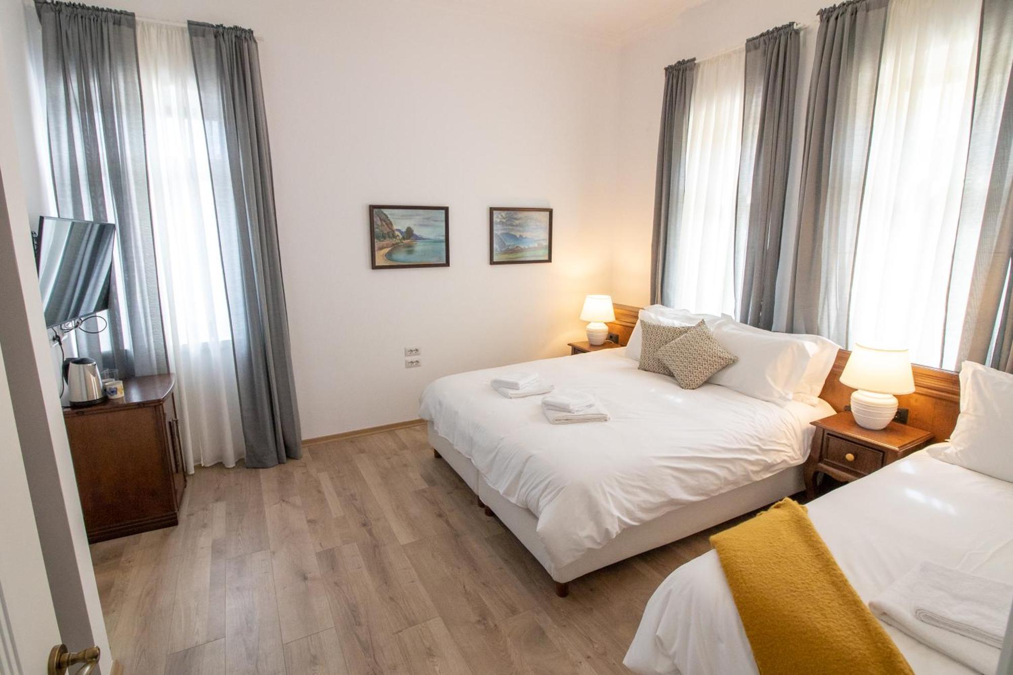 Seven Cafe & Hotel Pogradec Exterior photo