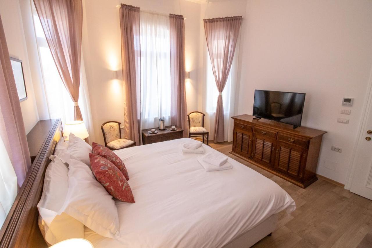 Seven Cafe & Hotel Pogradec Exterior photo